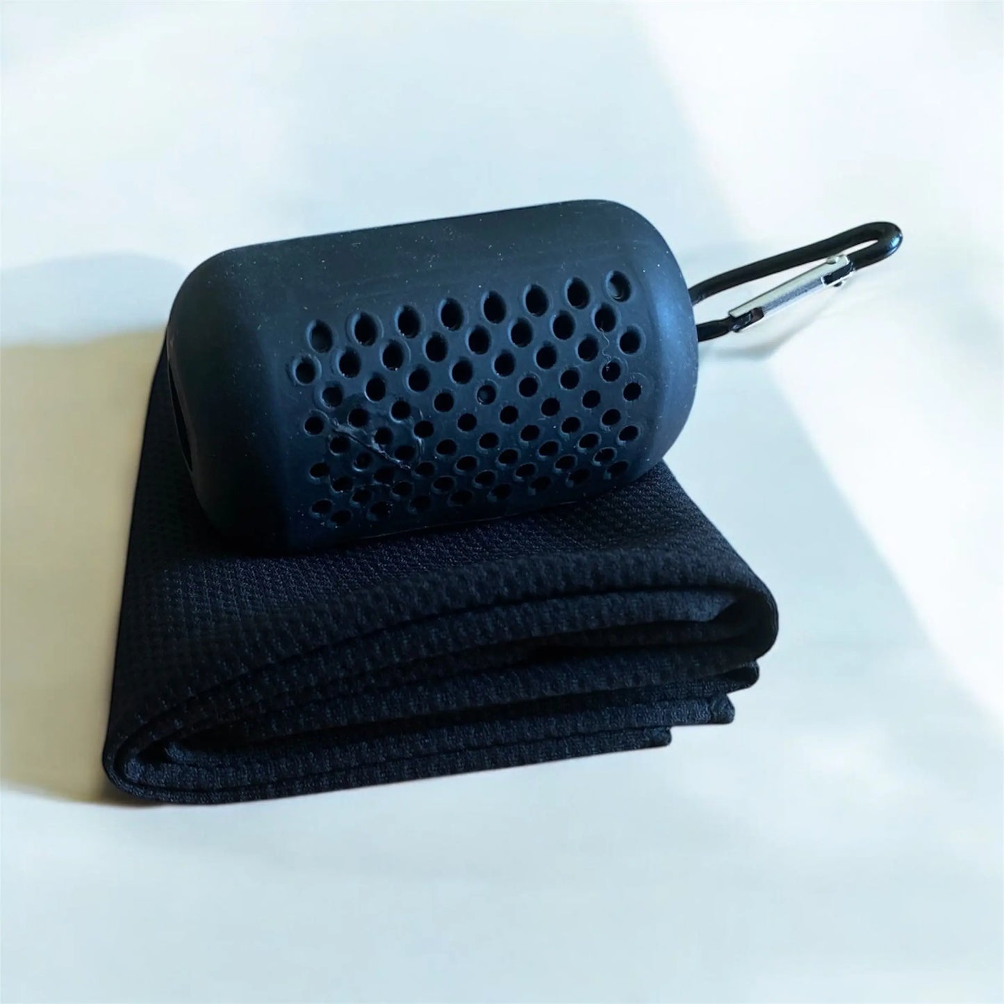 Kit Pilates Moovly includes a black foldable mat and accessory for a complete workout experience.